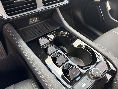 New 2025 VinFast VF 8 Eco AWD/4WD image 24