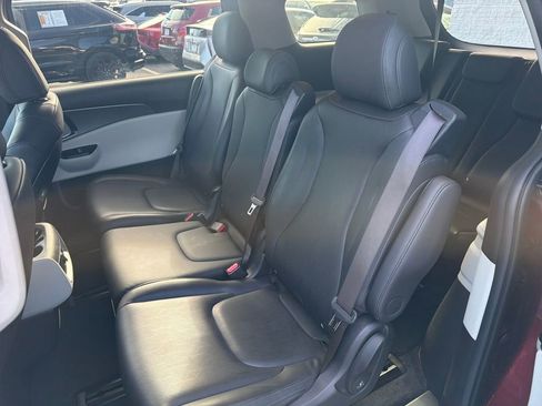 Certified 2023 Kia Carnival LX image 25