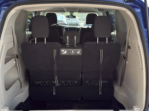 Used 2021 Chrysler Voyager LX image 12
