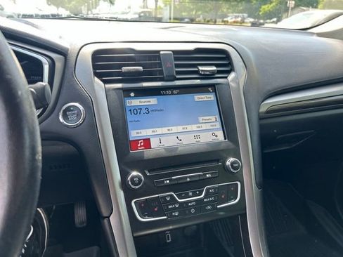 Used 2017 Ford Fusion SE w/ Fusion SE Technology Package FWD image 19