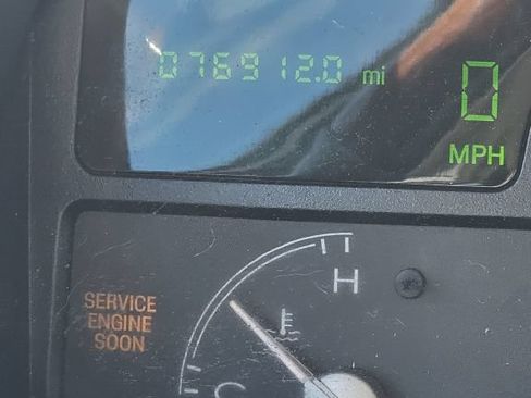 Used 2003 Lincoln Town Car Cartier RWD image 4