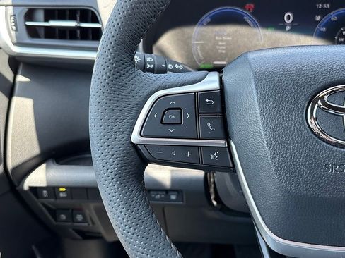 Used 2026 Toyota Sienna Limited FWD image 20