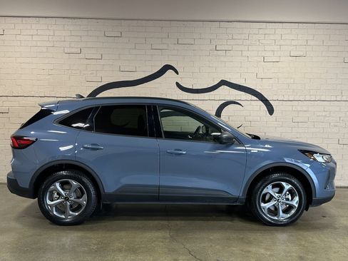 Used 2025 Ford Escape ST-Line AWD/4WD image 2