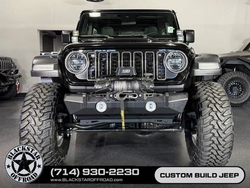 Used 2025 Jeep Wrangler Unlimited Rubicon AWD/4WD image 3