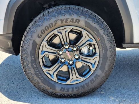 New 2025 GMC Canyon Elevation w/ Convenience Package image 9