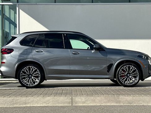 New 2026 BMW X5 xDrive40i w/ M Sport Package AWD/4WD image 2