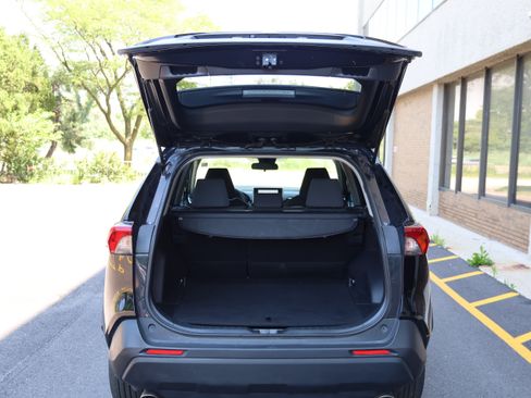 Used 2025 Toyota RAV4 XLE FWD image 4