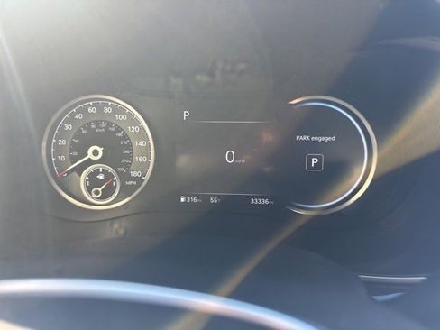 Used 2025 Genesis G70 2.5T image 9