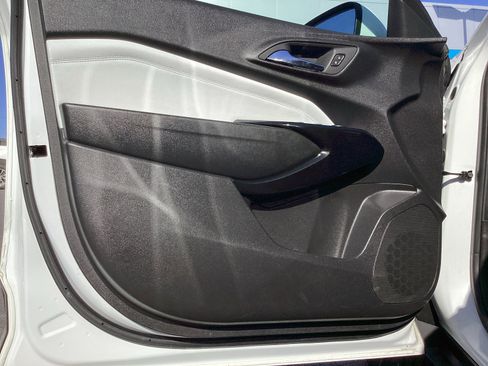 Used 2025 Chevrolet Trax LT image 29