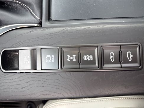 Used 2024 Lexus LX 600 4WD w/ Appearance Package image 17