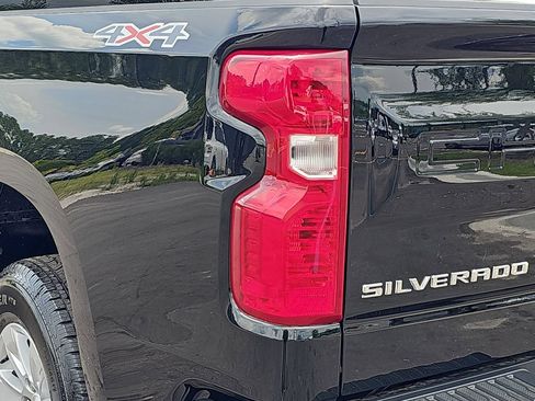 Used 2025 Chevrolet Silverado 1500 LT AWD/4WD image 34