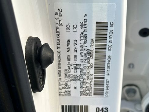 Used 2023 Toyota Tacoma TRD Off-Road image 39