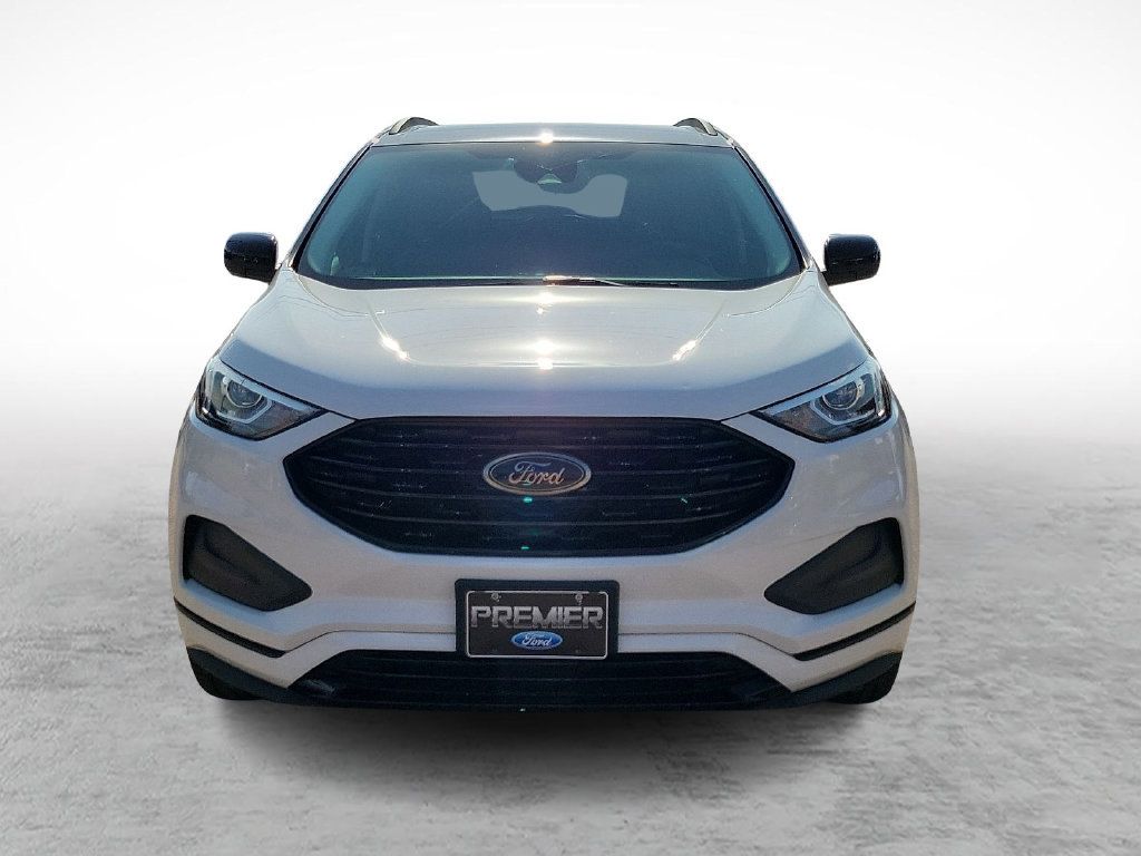 Used 2022 Ford Edge SE w/ Black Appearance Package AWD/4WD image 3