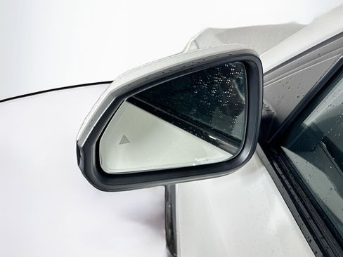 Used 2025 BMW X2 xDrive28i image 16