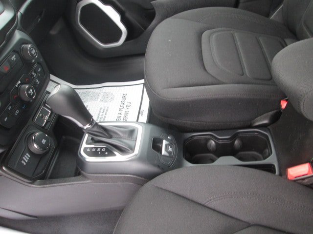Used 2020 Jeep Renegade Latitude w/ Cold Weather Group AWD/4WD image 11