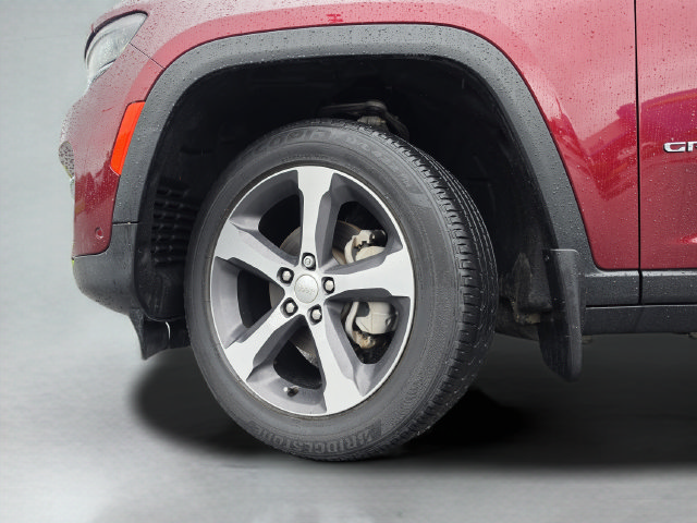 Used 2023 Jeep Grand Cherokee Limited w/ Luxury Tech Group II RWD image 41