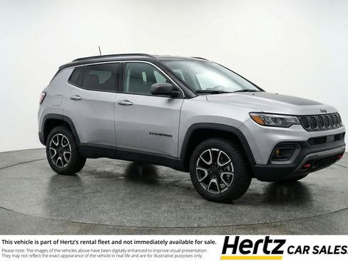 Used 2025 Jeep Compass Trailhawk AWD/4WD image 1