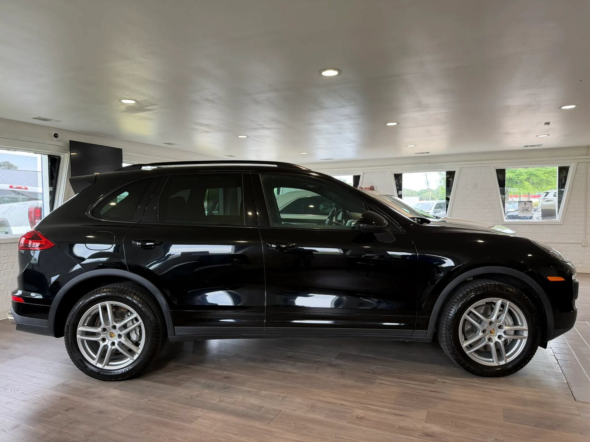 Used 2017 Porsche Cayenne S AWD/4WD image 5