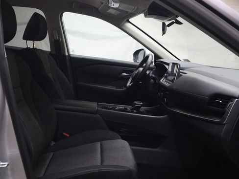 Used 2024 Nissan Rogue SV AWD/4WD image 9