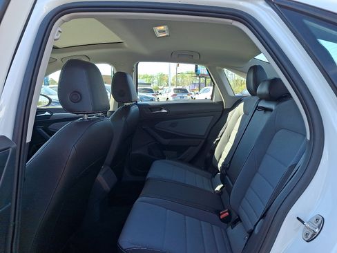 Used 2025 Volkswagen Jetta SE w/ Sunroof Package FWD image 10