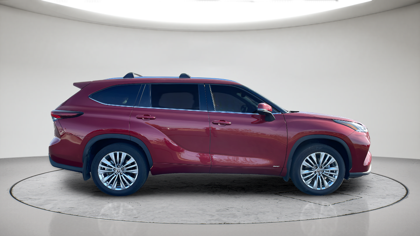 Certified 2026 Toyota Highlander Platinum AWD/4WD image 4