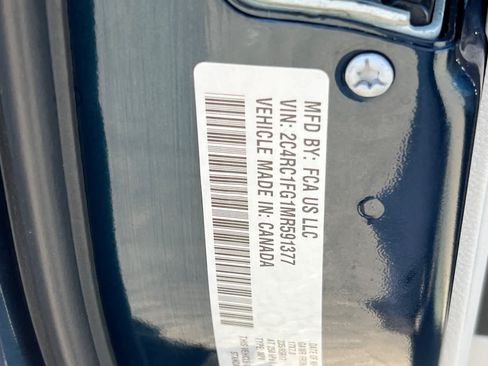Used 2021 Chrysler Pacifica Touring w/ Uconnect Theater Family Group FWD image 36