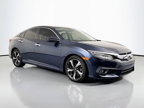 Used 2017 Honda Civic Touring image 3