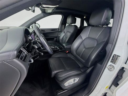 Used 2023 Porsche Macan Turbo AWD/4WD image 5