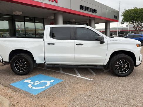 Used 2022 Chevrolet Silverado 1500 Custom image 2