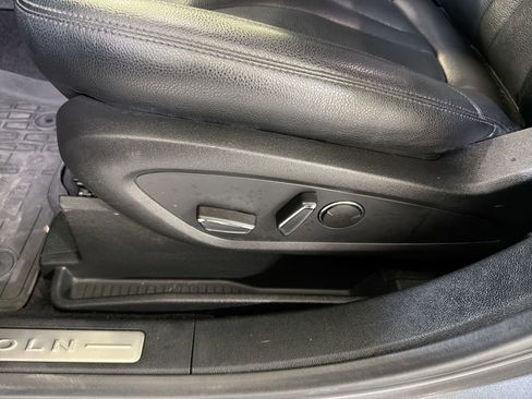 Used 2022 Lincoln Nautilus FWD w/ Premium Package image 11