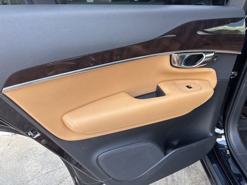 Used 2018 Volvo XC90 T6 Momentum w/ Convenience Package image 34