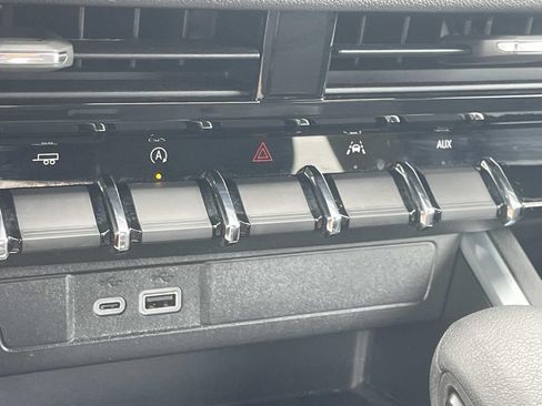 Used 2023 Chevrolet Colorado W/T w/ LPO, Pro Essentials Package RWD image 19