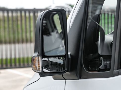 Used 2025 Mercedes-Benz Sprinter 2500 image 25