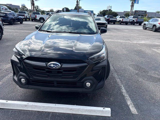 Used 2025 Subaru Outback Premium AWD/4WD image 11