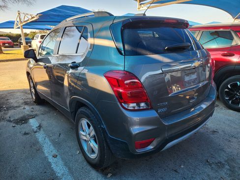 Used 2020 Chevrolet Trax LT w/ LT Convenience Package image 3