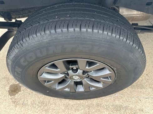 Used 2022 Toyota Tacoma SR5 RWD image 19