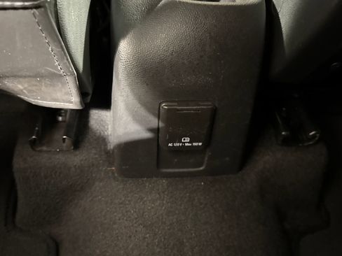 Used 2018 Chevrolet Trax LT w/ LT Convenience Package FWD image 26