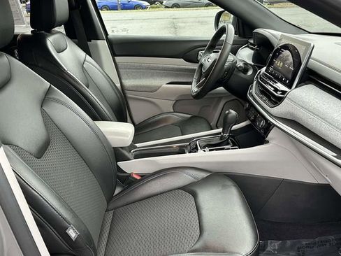 Used 2023 Jeep Compass Latitude w/ Sun and Sound Group image 7