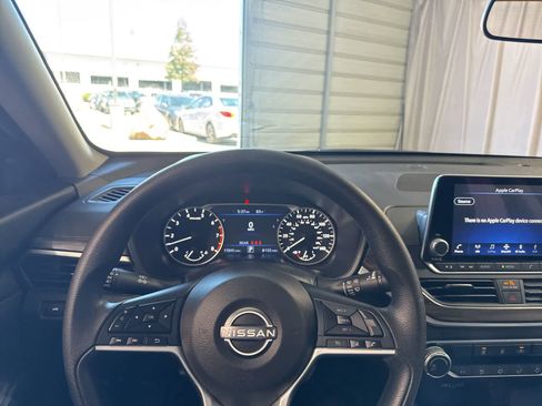 Used 2025 Nissan Altima 2.5 SV FWD image 23