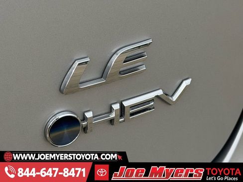 Used 2025 Toyota Corolla LE image 11