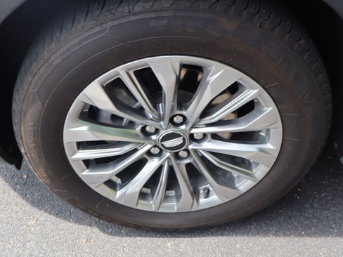 Used 2025 Cadillac XT4 Premium Luxury FWD image 14