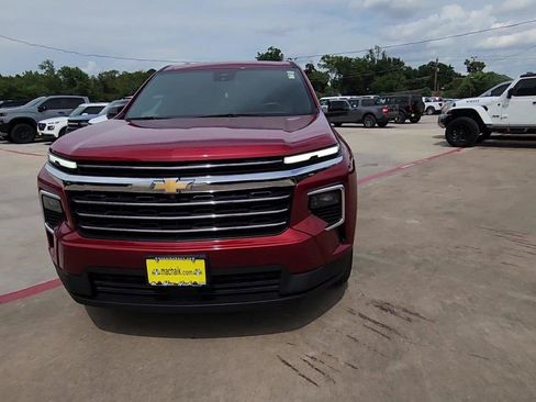 Certified 2025 Chevrolet Traverse LT w/ Driver Confidence Package FWD image 3