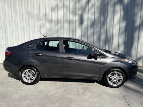 Used 2018 Ford Fiesta SE image 2