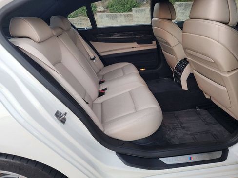 Used 2012 BMW 750Li w/ Driver Assistance Pkg RWD image 19