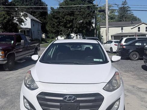 Used 2016 Hyundai Elantra GT w/ Option Group 02 FWD image 8