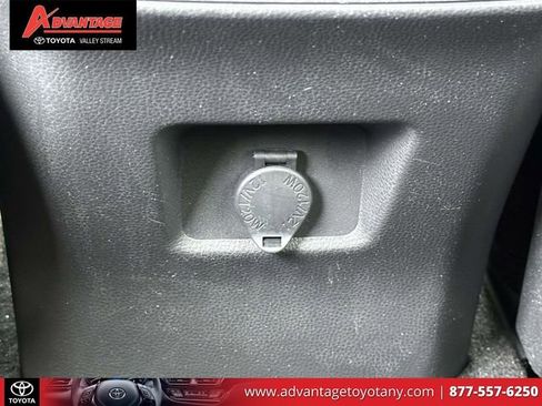 Used 2023 Toyota RAV4 LE AWD/4WD image 17