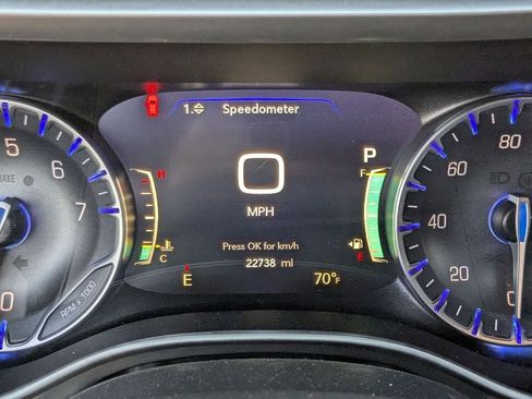 Used 2025 Chrysler Pacifica Select image 19