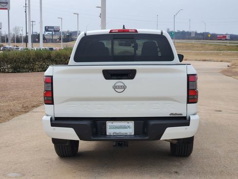 Used 2025 Nissan Frontier SV w/ SV Convenience Package image 8