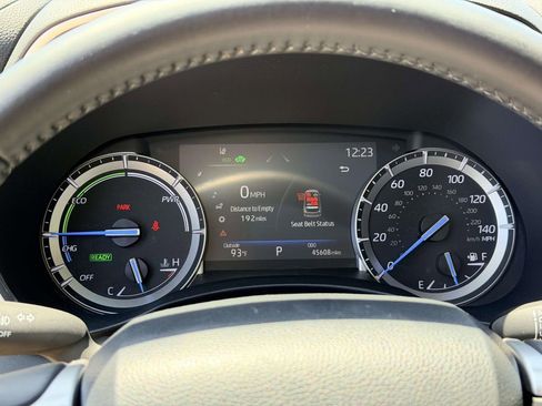 Used 2022 Toyota Highlander XLE AWD/4WD image 9