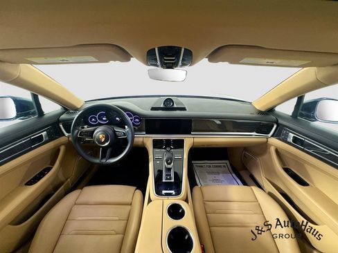 Used 2023 Porsche Panamera 4 Platinum Edition AWD/4WD image 29